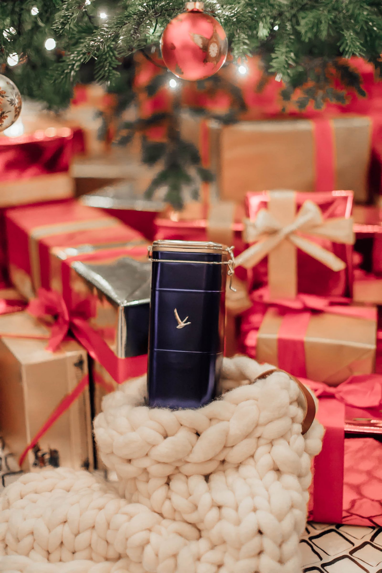the-etiquette-of-christmas-gift-giving-fashion-mumblr